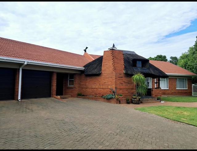 3 BEDROOM HOUSE FOR SALE IN LANGENHOVENPARK